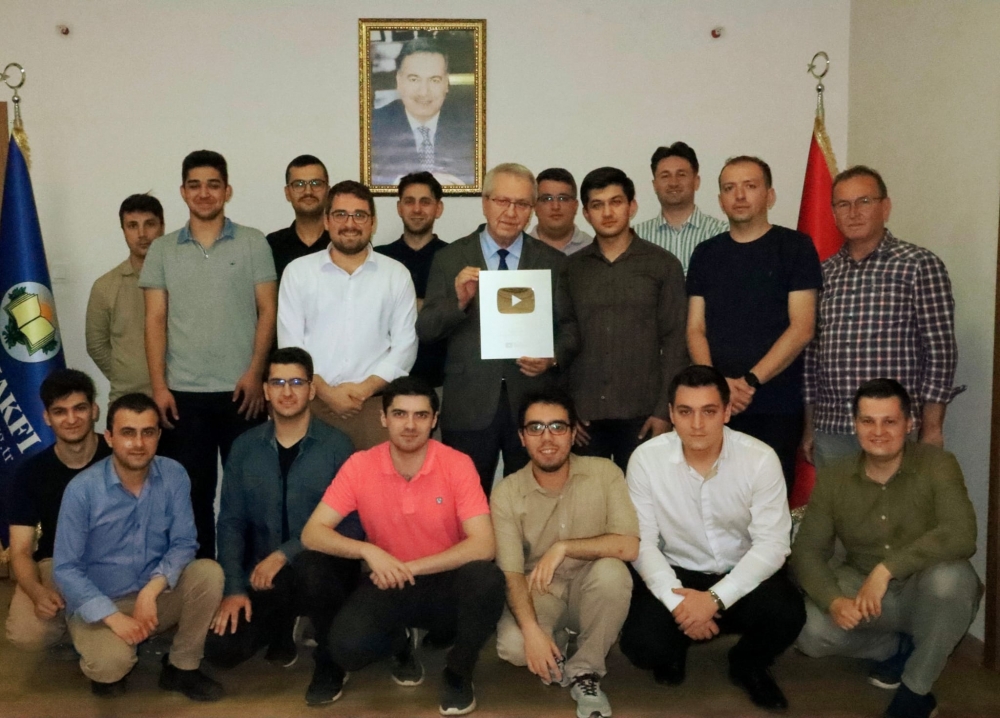 İhlas Vakfı'nın YouTube Abone Sayısı 100.000'i Aşarak, YouTube Silver Play Button* plaketi almıştır