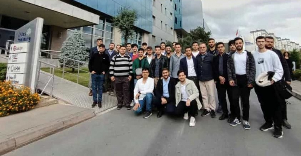 İş Hayatına Hazırlık Seminerine katılan öğrencilerimiz İhlas Holding ve Medya kuruluşlarını ziyaret ettiler